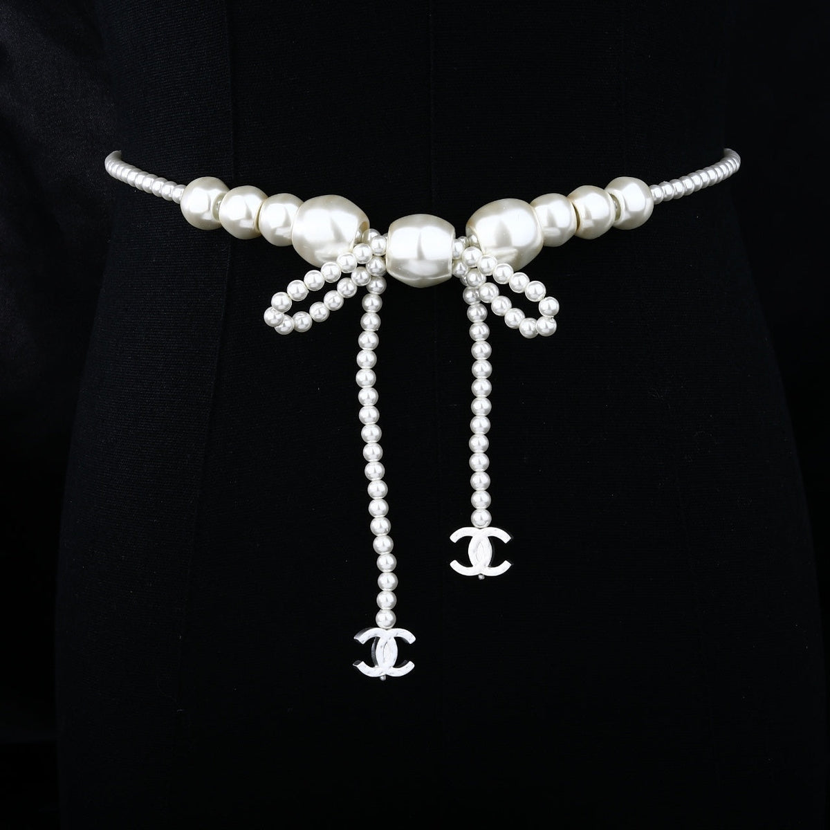 CHANEL 25S CHAIN BELT IN WHITE PEARL WITH BOW 614475